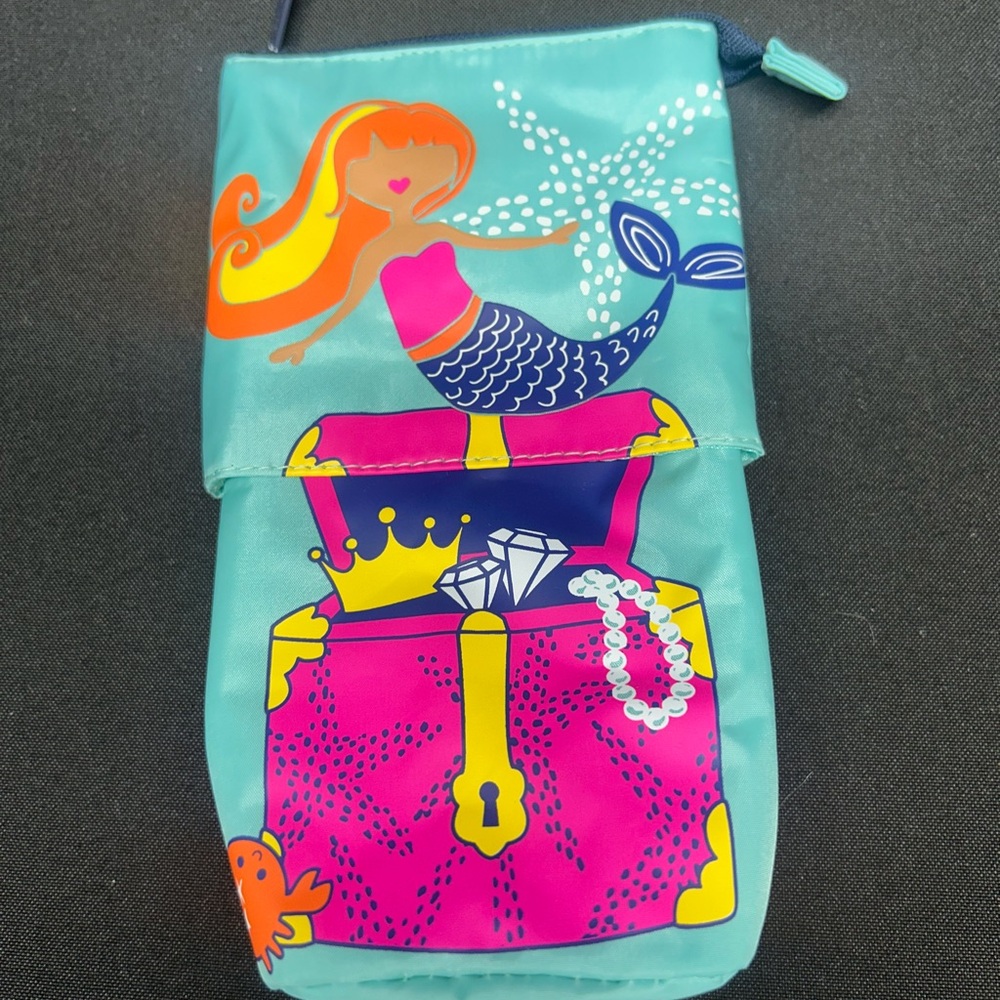 Thirty One Hide N Peek Pouch - Mermaid Treasure
New
Smoke free home